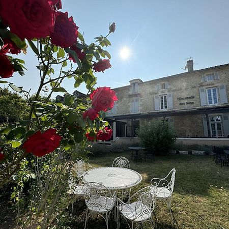 Hotel De France Et De Russie Thiviers Exteriör bild