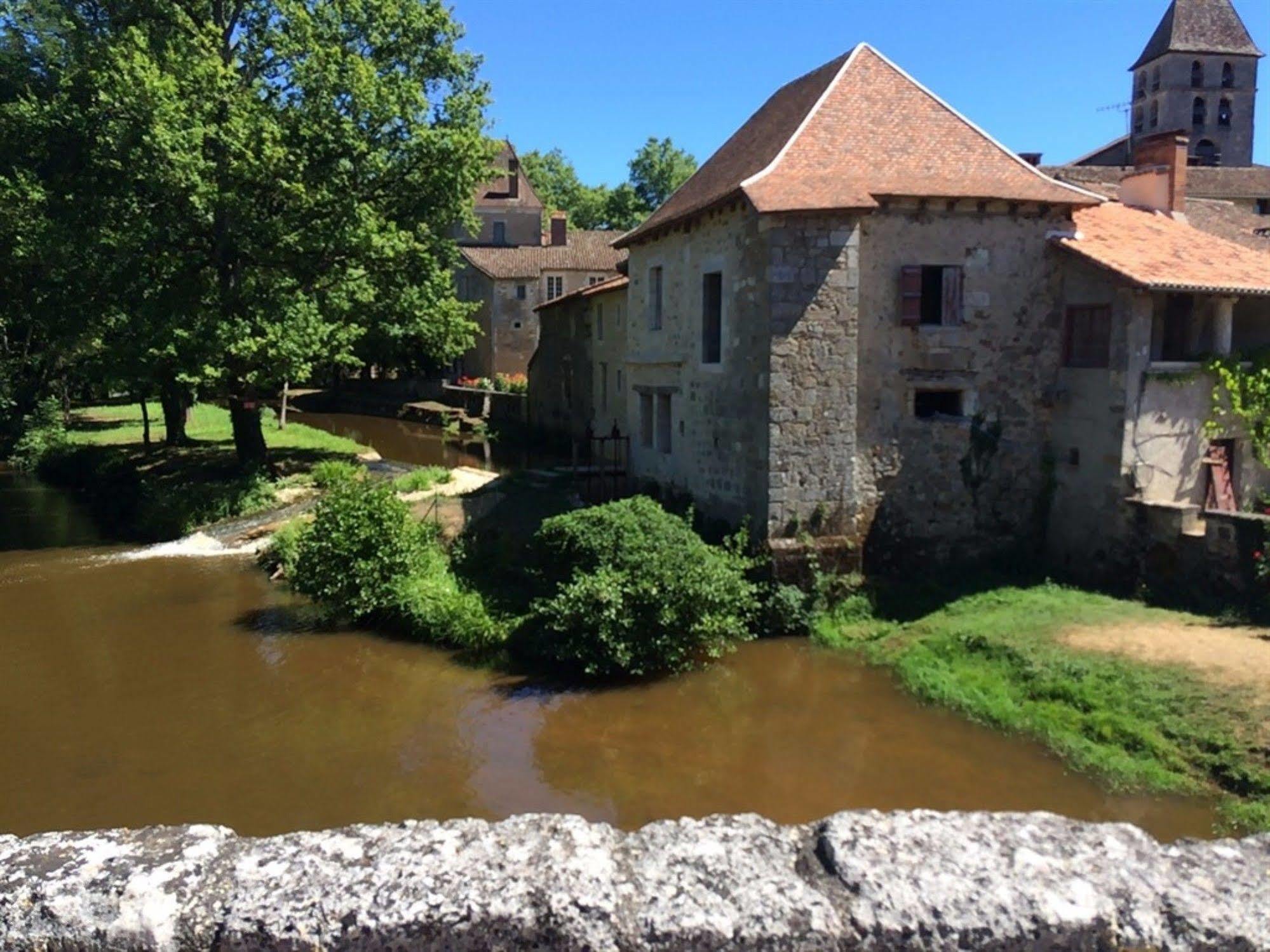 Hotel De France Et De Russie Thiviers Exteriör bild